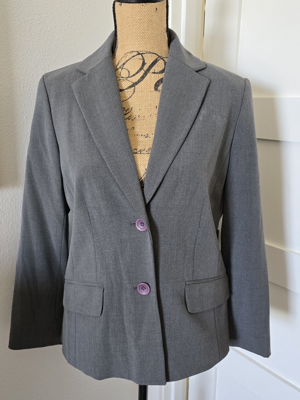 Liz Claiborne Gray Tailored Blazer with Purple Buttons. Size 8
